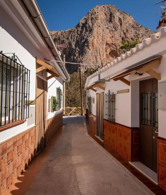 La Tienda De Miguel El Chorro Exterior foto